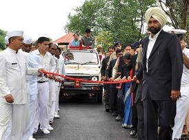 As a mark of respect and honour, the officers and staff led by Secretary to Governor Shri Shurbir Singh pulling the decorated jeep carrying the Governor and First Lady from Raj Bhawan to Helipad on 25th May 2015